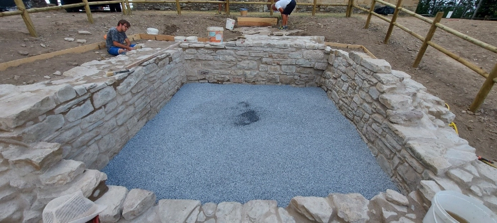 Operazioni di restauro della Pieve di Toano