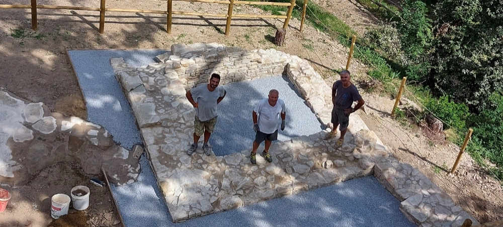 Operazioni di restauro della Pieve di Toano